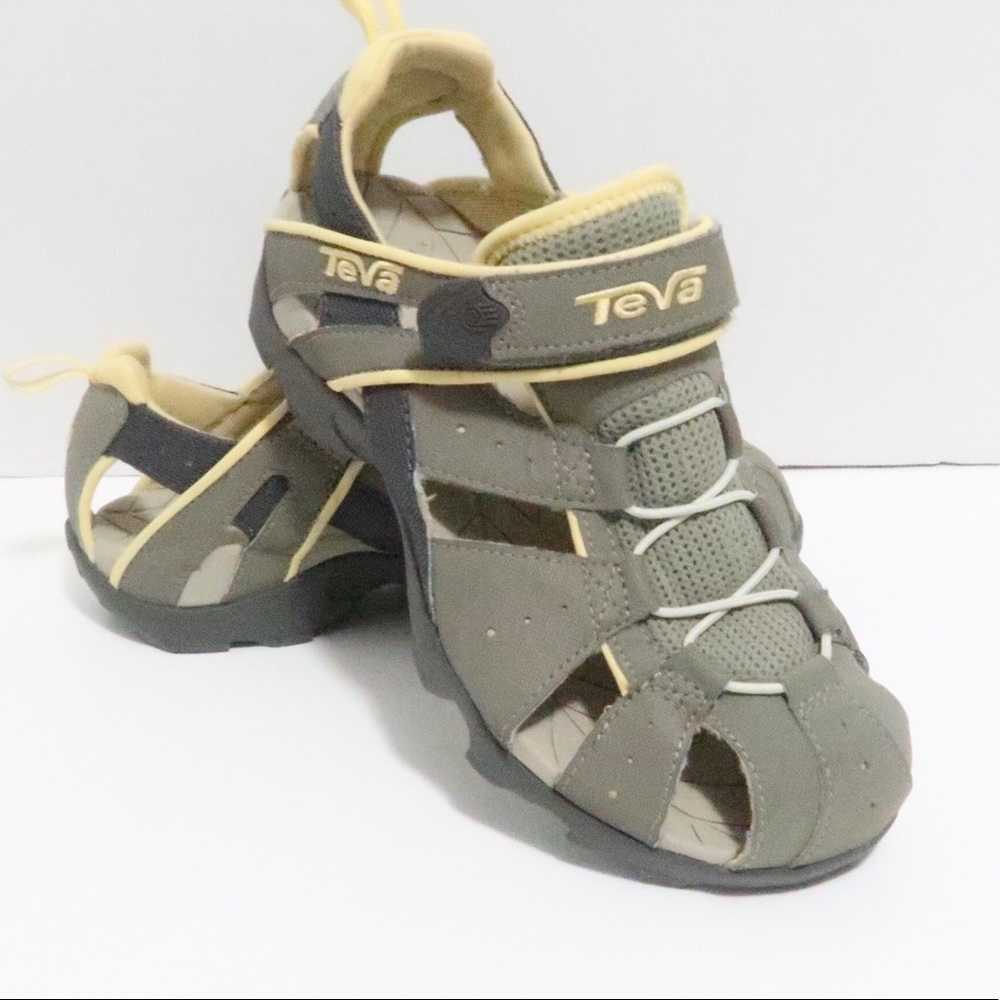 Teva Forebay sandal size 8